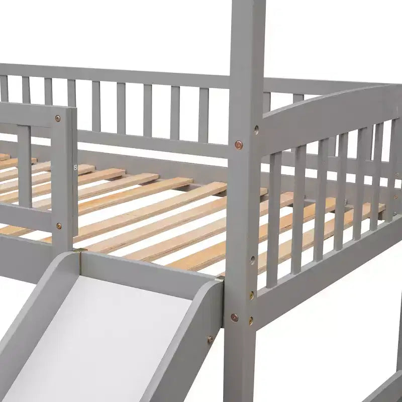 79.5L x 41.8W Letto a castello singolo in stile moderno con scivolo