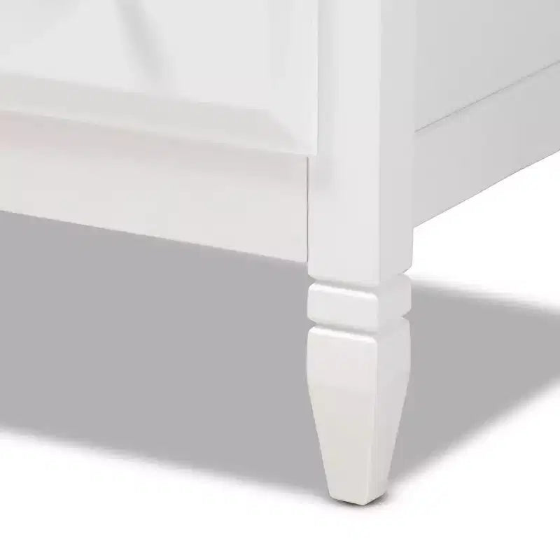 Cassettiera da camera Naomi a 4 cassetti, bianco/oro: soluzione elegante con ferramenta antiribaltamento