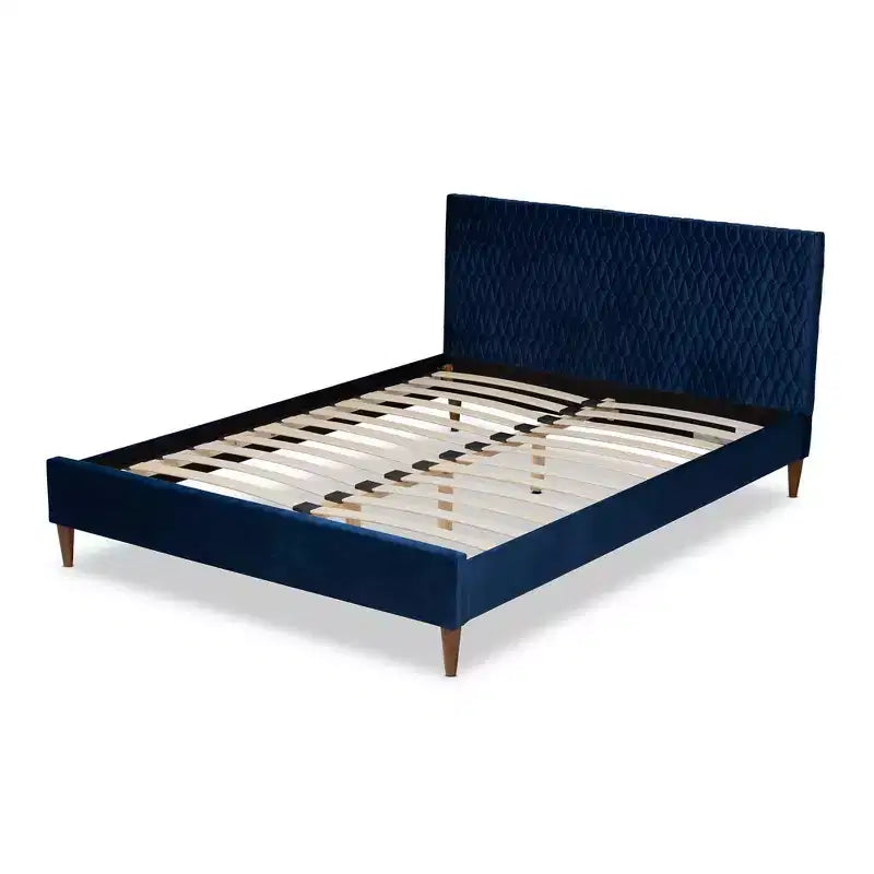 Letto Matrimoniale Queen Frida Blu Navy con Piattaforma: Design Mid-Century, Gambe Affusolate, Rivestimento in Velluto