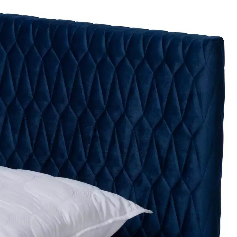Letto Matrimoniale Queen Frida Blu Navy con Piattaforma: Design Mid-Century, Gambe Affusolate, Rivestimento in Velluto