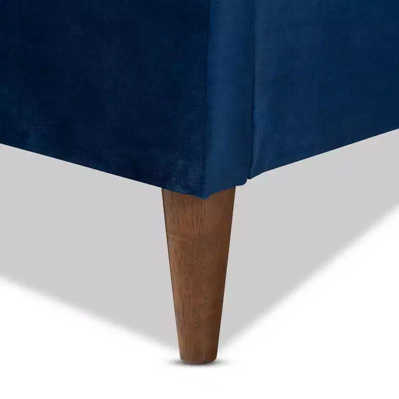 Letto Matrimoniale Queen Frida Blu Navy con Piattaforma: Design Mid-Century, Gambe Affusolate, Rivestimento in Velluto