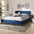 Letto Matrimoniale Queen Frida Blu Navy con Piattaforma: Design Mid-Century, Gambe Affusolate, Rivestimento in Velluto