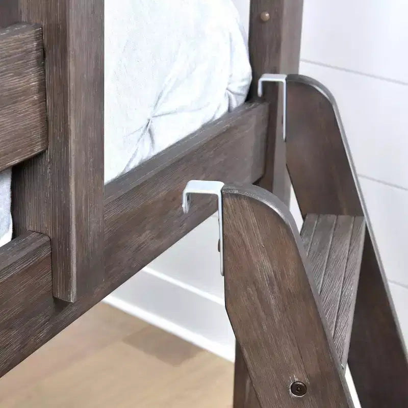 Letto a castello basso singolo su singolo con tende