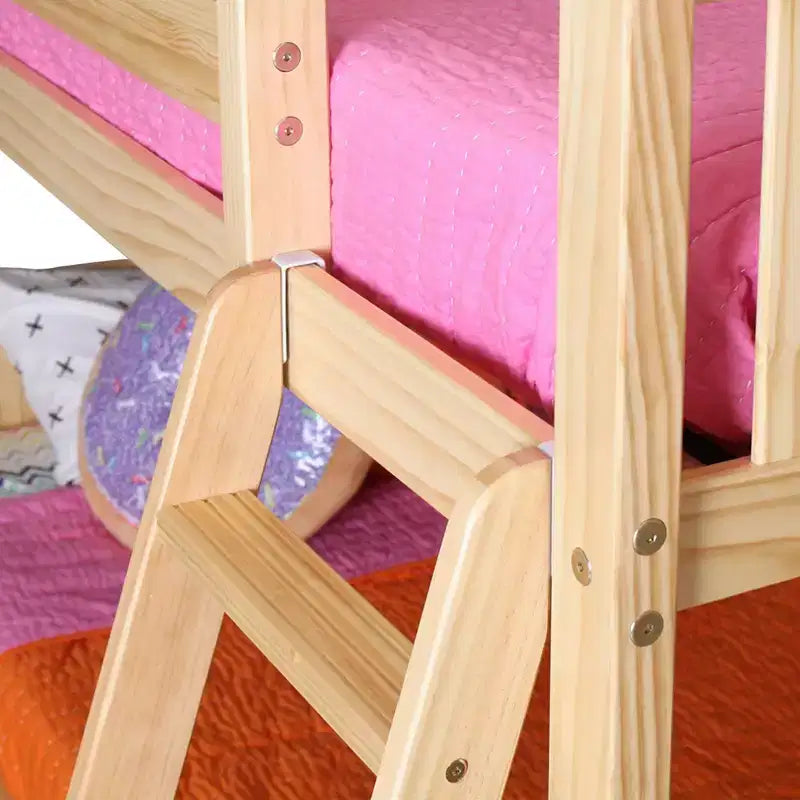 Letto a castello basso singolo su singolo con tende