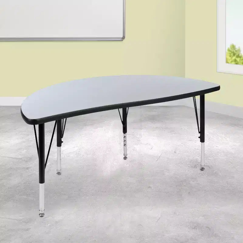 47,5 Tavolo per attività con laminato termico collaborativo flessibile a onda semicircolare - Gambe corte regolabili in altezza